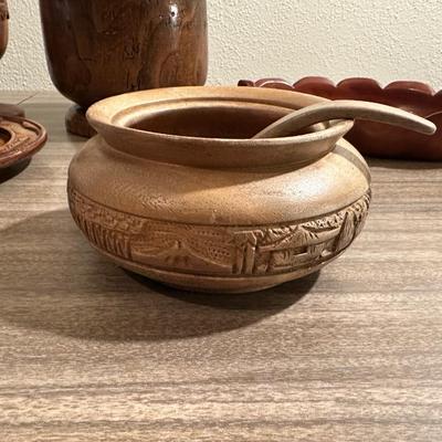 MELAMINE CHOPPING BOARD AND WOODEN SERVING PIECES