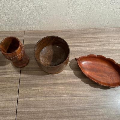 MELAMINE CHOPPING BOARD AND WOODEN SERVING PIECES