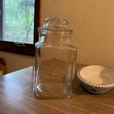 STONEWARE AND CERAMIC KITCHEN ITEMS AND A GLASS CANISTER