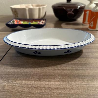 STONEWARE AND CERAMIC KITCHEN ITEMS AND A GLASS CANISTER