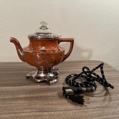 1912 ROYAL ROCHESTER ENAMEL PERCOLATOR AND CERAMIC TEAPOT, CREAMER AND SHAKERS