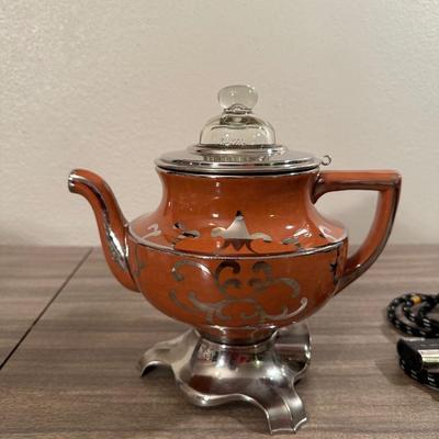 1912 ROYAL ROCHESTER ENAMEL PERCOLATOR AND CERAMIC TEAPOT, CREAMER AND SHAKERS