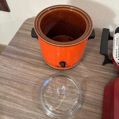 CROCK POT, ELECTRIC FRYING PAN AND A DORMEYER PERCOLATOR