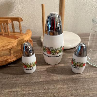 FARBERWARE CUTLERY IN A BLOCK, LAZY SUSAN, PAPER TOWEL HOLDER AND MORE