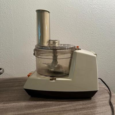 FOOD PROCESSOR, COOKWARE AND TUPPERWARE