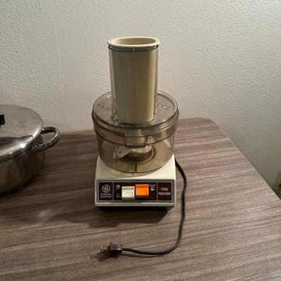 FOOD PROCESSOR, COOKWARE AND TUPPERWARE