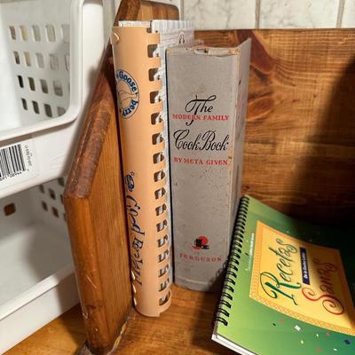 SMALL FOOD PROCESSOR, WOODEN PLATTER COOKBOOKS AND ORGANIZERS