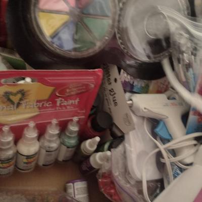 Assorted Crafting Accessories (#1) (G)