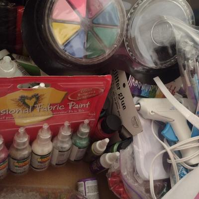 Assorted Crafting Accessories (#1) (G)