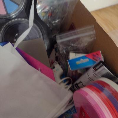 Assorted Crafting Accessories (#1) (G)