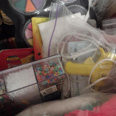 Assorted Crafting Accessories (#1) (G)