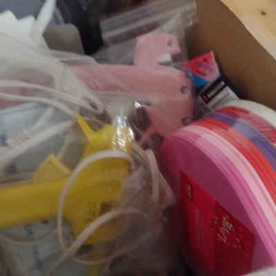 Assorted Crafting Accessories (#1) (G)