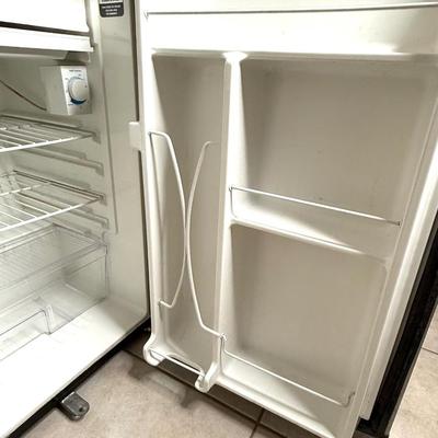 Small GE Shop Dorm Mini Fridge