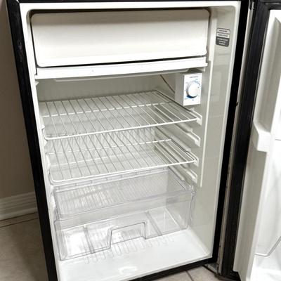 Small GE Shop Dorm Mini Fridge