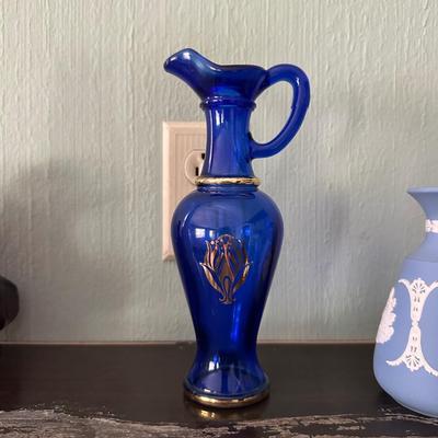 COLLECTIBLE CRUET AND VASES