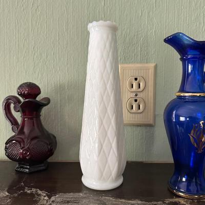 COLLECTIBLE CRUET AND VASES
