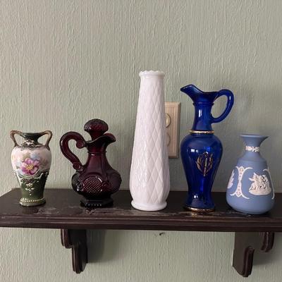 COLLECTIBLE CRUET AND VASES