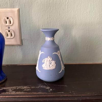 COLLECTIBLE CRUET AND VASES