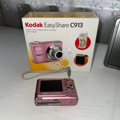 KODAK EASYSHARE C913 DIGITAL CAMERA & DIGITAL PHOTO FRAME
