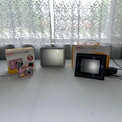 KODAK EASYSHARE C913 DIGITAL CAMERA & DIGITAL PHOTO FRAME