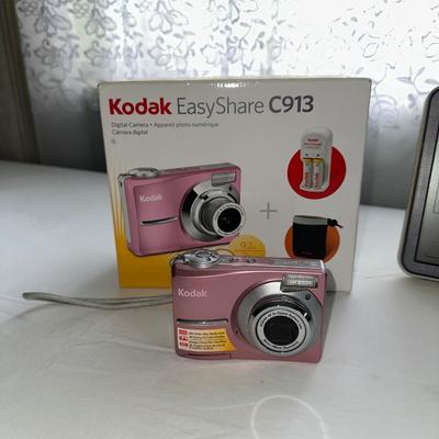 KODAK EASYSHARE C913 DIGITAL CAMERA & DIGITAL PHOTO FRAME