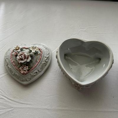 COLLECTIBLES AND KNICK KNACKS