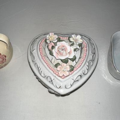 COLLECTIBLES AND KNICK KNACKS