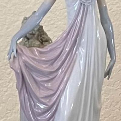Lladro Socialite Of The 20's Figure