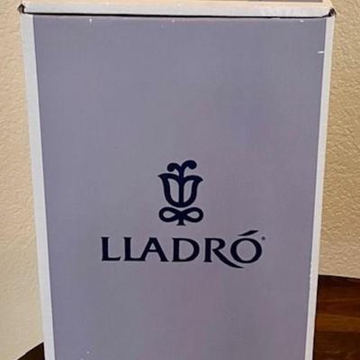 Lladro Socialite Of The 20's Figure