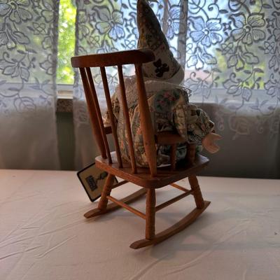 CLASSIC TREASURES CLOWN WITH WOODEN ROCKING CHAIR AND A CRAFT CLOWN