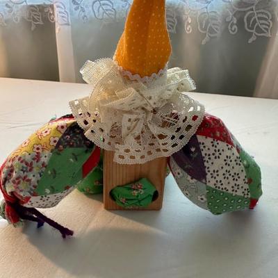 CLASSIC TREASURES CLOWN WITH WOODEN ROCKING CHAIR AND A CRAFT CLOWN