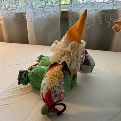 CLASSIC TREASURES CLOWN WITH WOODEN ROCKING CHAIR AND A CRAFT CLOWN