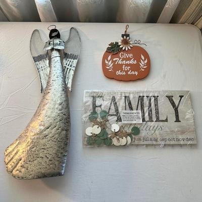 WALL DECOR
