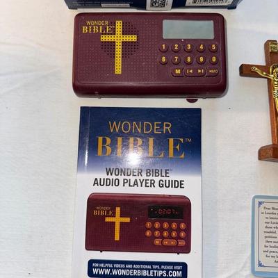 AN ASSORTMENT OF CROSSES AND WONDER BIBLE AUDIO PLAYER