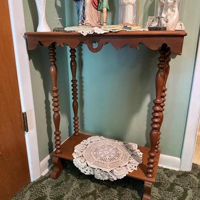 2 TIER SIDE TABLE, WALTHAM ANNIVERSARY CLOCK AND OTHER RELIGIOUS DECOR