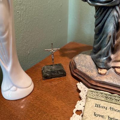 2 TIER SIDE TABLE, WALTHAM ANNIVERSARY CLOCK AND OTHER RELIGIOUS DECOR