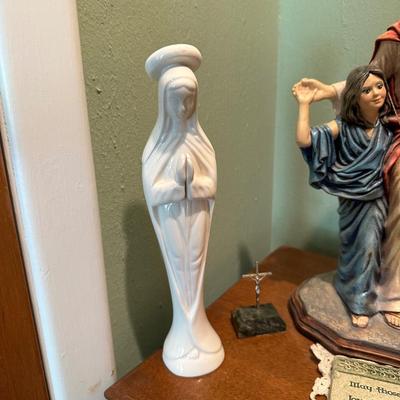 2 TIER SIDE TABLE, WALTHAM ANNIVERSARY CLOCK AND OTHER RELIGIOUS DECOR