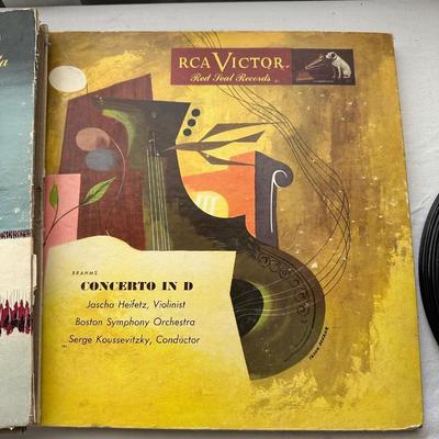 MANY VINYL AND VICTOR RECORDS