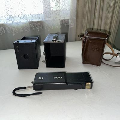 SAWYERS MARK IV, EASTMAN KODAK No. 2 HAWK-EYE SPECIAL AND KODAK TELE-EKTRALITE 600 VINTAGE CAMERAS