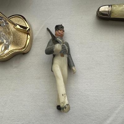SMALL COLLECTIBLES AND KNICK KNACKS