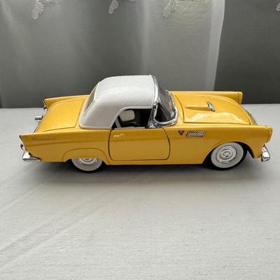 SMALL COLLECTIBLES AND KNICK KNACKS