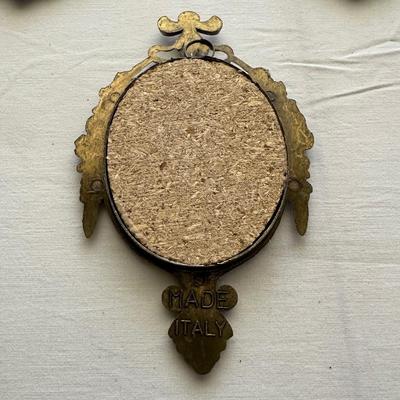 OVAL FRAMED WALL DECOR