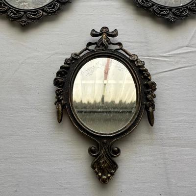 OVAL FRAMED WALL DECOR