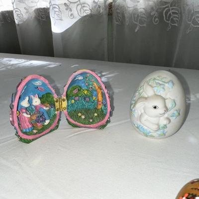 DECORATED SUGAR EGGS AND OTHER EASTER DECORATIONS