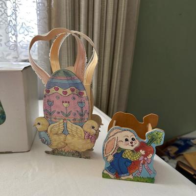 DECORATED SUGAR EGGS AND OTHER EASTER DECORATIONS