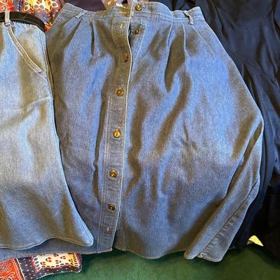 LADIES CLOTHES