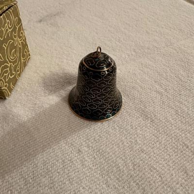 COALPORT THIMBLES AND AN ENAMEL BELL