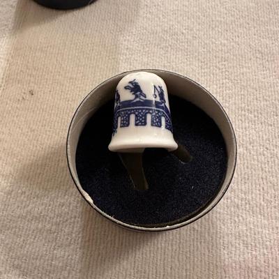 COALPORT THIMBLES AND AN ENAMEL BELL