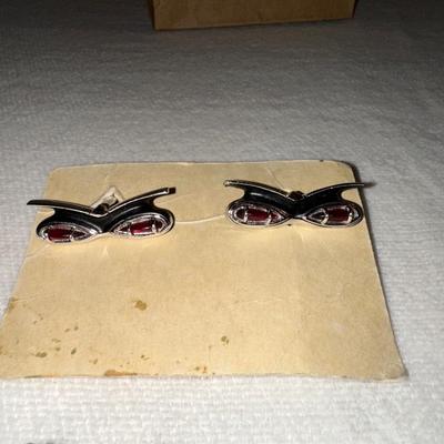 CUFFLINKS AND TIE TACKS