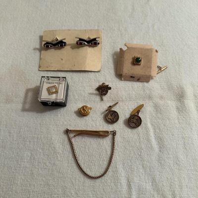 CUFFLINKS AND TIE TACKS